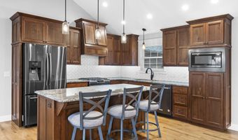 1101 Highland Dr, Aurora, MO 65605