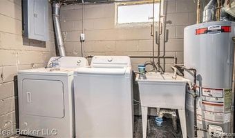9269 Hubert Ave, Allen Park, MI 48101