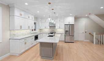 25 Scallop Shell Rd, Narragansett, RI 02882