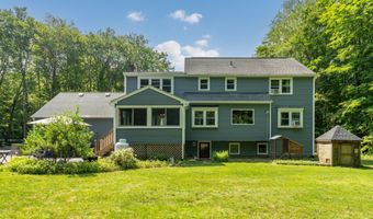8 Sassafras Ln, Clinton, CT 06413