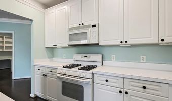 4950 BRENMAN PARK Dr 308, Alexandria, VA 22304