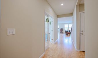 580 N Highlander Way, Addison, IL 60101