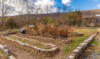 408 HAWKS NEST Dr, Baker, WV 26801