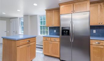 34 Pleasant St, North Kingstown, RI 02852