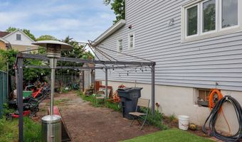 72 Terrace St, Bergenfield, NJ 07621