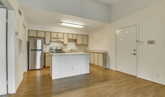 3305 WYNDHAM Cir 353, Alexandria, VA 22302