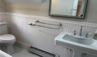 100 Maple Ave, Barrington, RI 02806