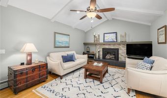 68 Daniel Dr, North Kingstown, RI 02852