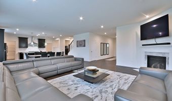 620 N Sullivan St, Addison, IL 60101