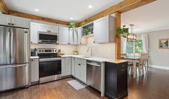 52 Berkshire Dr, Brookfield, CT 06804
