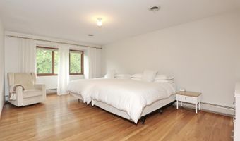 3 Larissa Ct, Airmont, NY 10952