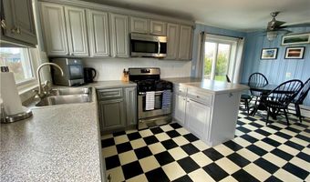 182 Newport Ave, Middletown, RI 02842