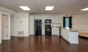 413 High St, Bristol, RI 02809