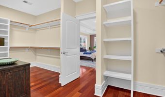 9715 SINGLETON Dr, Bethesda, MD 20817