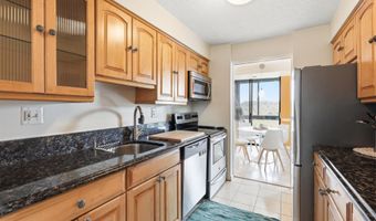 5300 HOLMES RUN Pkwy 1206, Alexandria, VA 22304