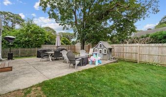 16 Red Cedar Dr, Cranston, RI 02920