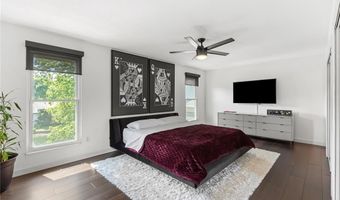 2155 Mason Green Dr, Ballwin, MO 63011