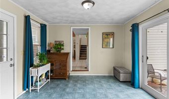 16 Spectacle Ave, Warwick, RI 02888