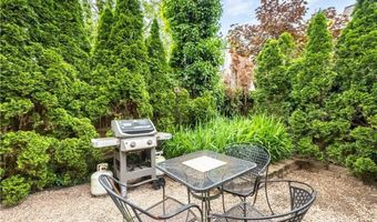 22 Young St, Newport, RI 02840
