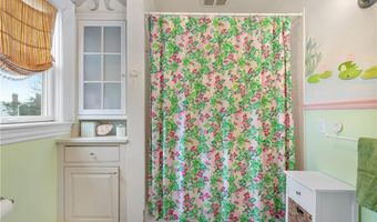 287 Gibbs Ave, Newport, RI 02840
