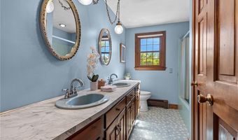 4 Karen Ln, Bristol, RI 02809