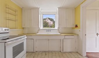 11 Namcook Rd, Narragansett, RI 02882