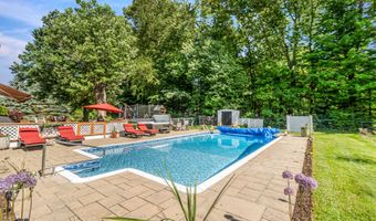 13 Pleasant Rise Cir, Brookfield, CT 06804