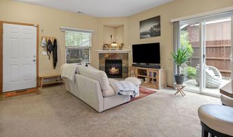 20650 Honeysuckle Ln, Bend, OR 97702