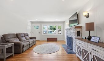 575 Garfield Ave, Belford, NJ 07718
