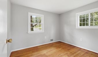 8532 CANTERBURY Dr, Annandale, VA 22003
