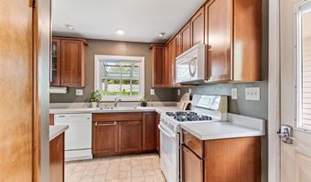 21 Alder Ln, Burlington, VT 05401