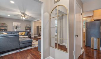 3 Oaks Ct, Albany, NY 12203