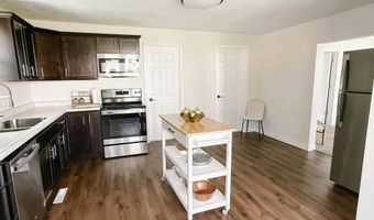 206 8th St, Alton, IA 51003