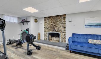 6 Beechwood Cir, Cromwell, CT 06416