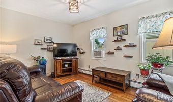 93 Church St, Barrington, RI 02806