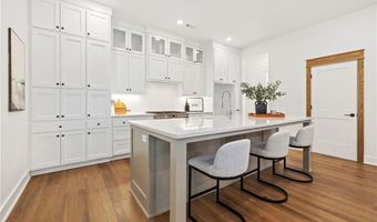 823 NW 14th St, Bentonville, AR 72712