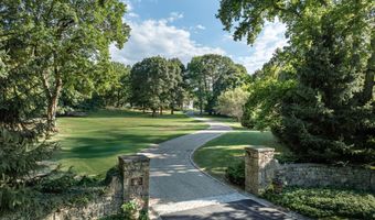 18 Tokeneke Trl, Darien, CT 06820