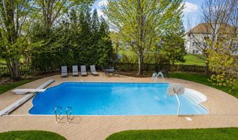 3 BLACKWOLF Ct, Algonquin, IL 60102