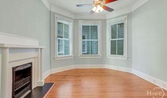 17 E 33rd St, Savannah, GA 31401