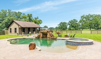 814 Mill Rd, Angleton, TX 77515