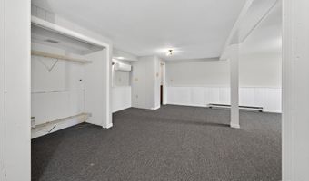2 Spice Bush Ln, Branford, CT 06405