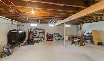 10 Philips Ave, Middletown, RI 02842