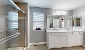 3221 N Heritage Ln, Arlington Heights, IL 60004