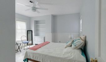 2 Summer St B, Newport, RI 02840