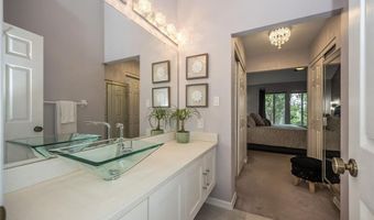 1878 Ridgeview Circle Dr, Ballwin, MO 63021