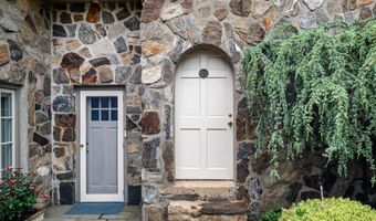 82 Arrowhead Way, Darien, CT 06820
