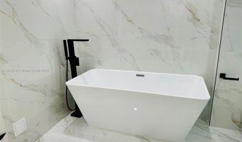 3500 Mystic Pointe Dr 1107, Aventura, FL 33180