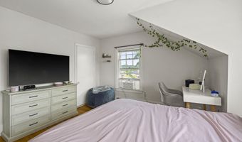 36 Vernon St, Auburn, ME 04210