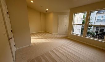 5025 MURTHA St, Alexandria, VA 22304