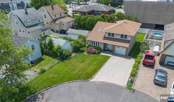 2 Violet Ct, Bergenfield, NJ 07621